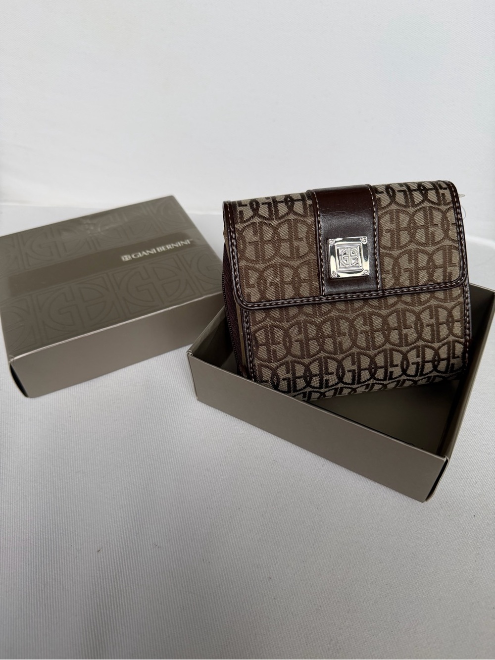 Giani Bernini Tan Trifold Leather Wallet